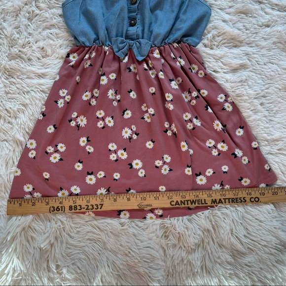 Maddie & Michelle Size 6 Denim Sleeveless Top, Moth color w/White Daisies Print - Picture 7 of 9